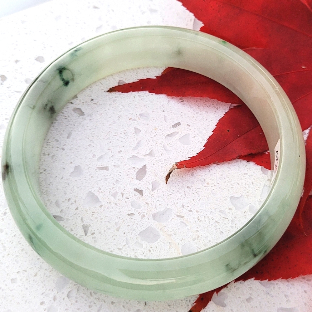 100% Genuine Jadeite Bangle Bracelet 58.8mm  *NWT*